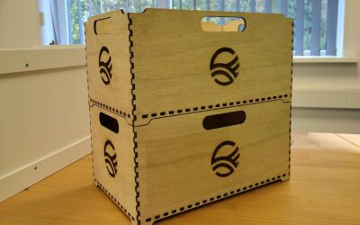 Makerspace maakt naambordkistjes voor Trainingsbureau Mijnbouwschade